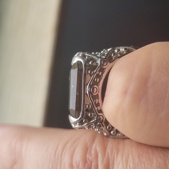 Ring - Picture 2 of 3